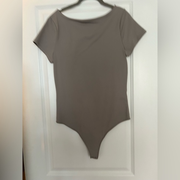 Abercrombie Short-Sleeve Seamless Boatneck Bodysuit - Picture 3 of 3